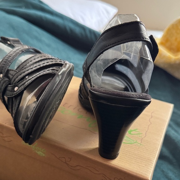 Elegant Black Leather Heels - Picture 11 of 13